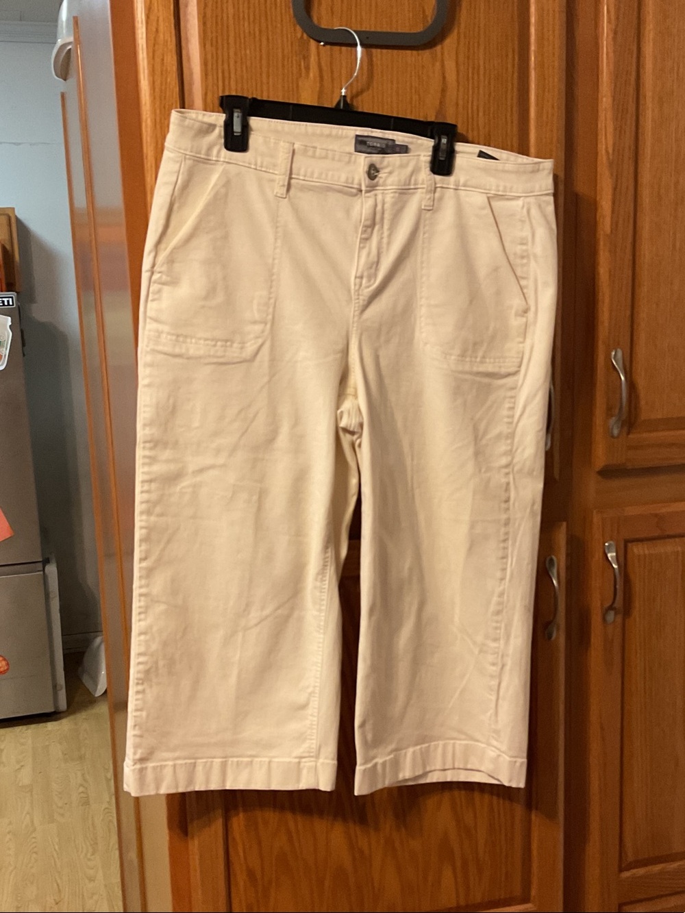 torrid Cream Utility Crop Bermuda Shorts size 18 women’s